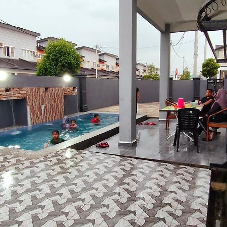 Rania Homestay With Private Pool Seri Iskandar Perak Near Utp Uitm Kampong Bota Road Extérieur photo