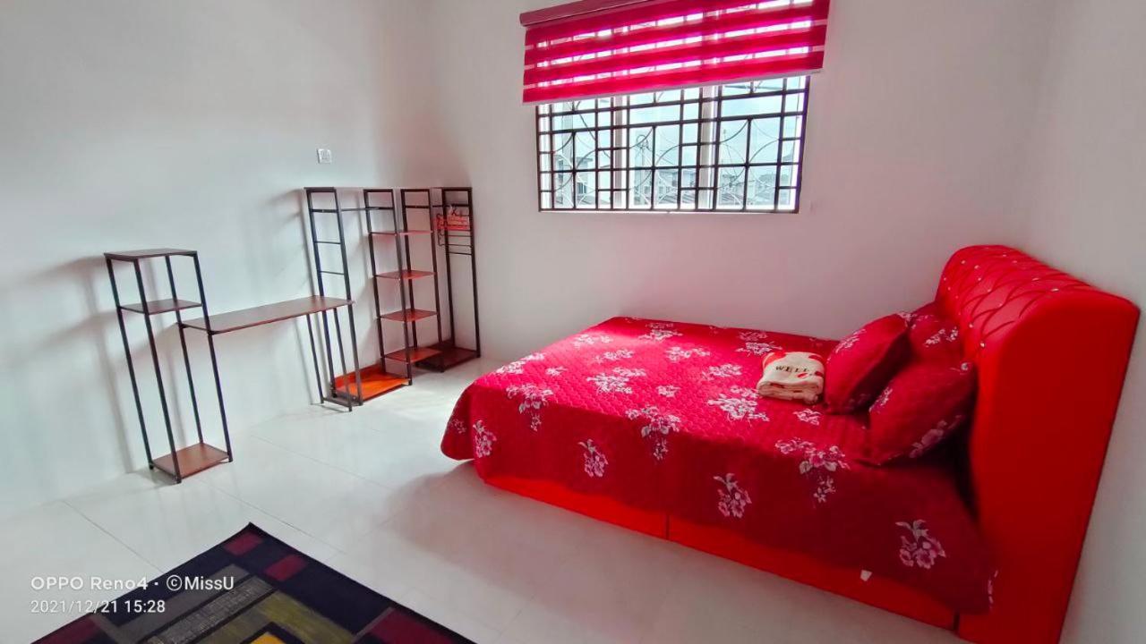 Rania Homestay With Private Pool Seri Iskandar Perak Near Utp Uitm Kampong Bota Road Extérieur photo