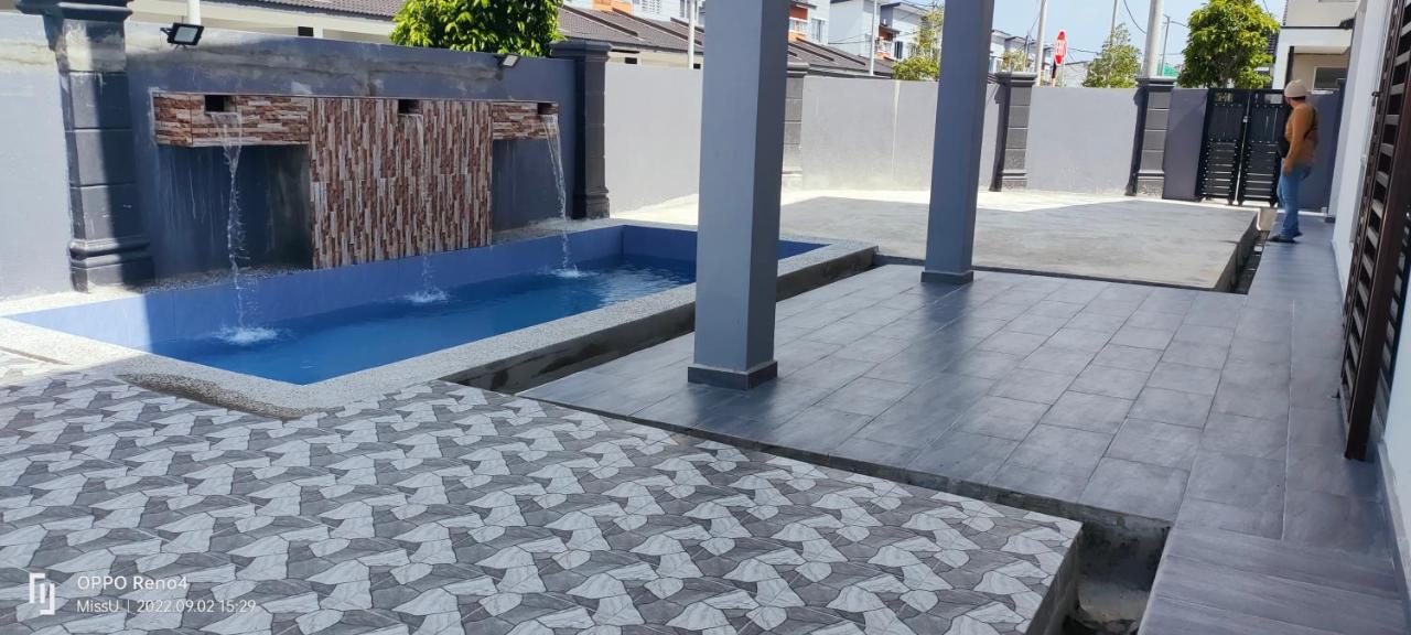 Rania Homestay With Private Pool Seri Iskandar Perak Near Utp Uitm Kampong Bota Road Extérieur photo